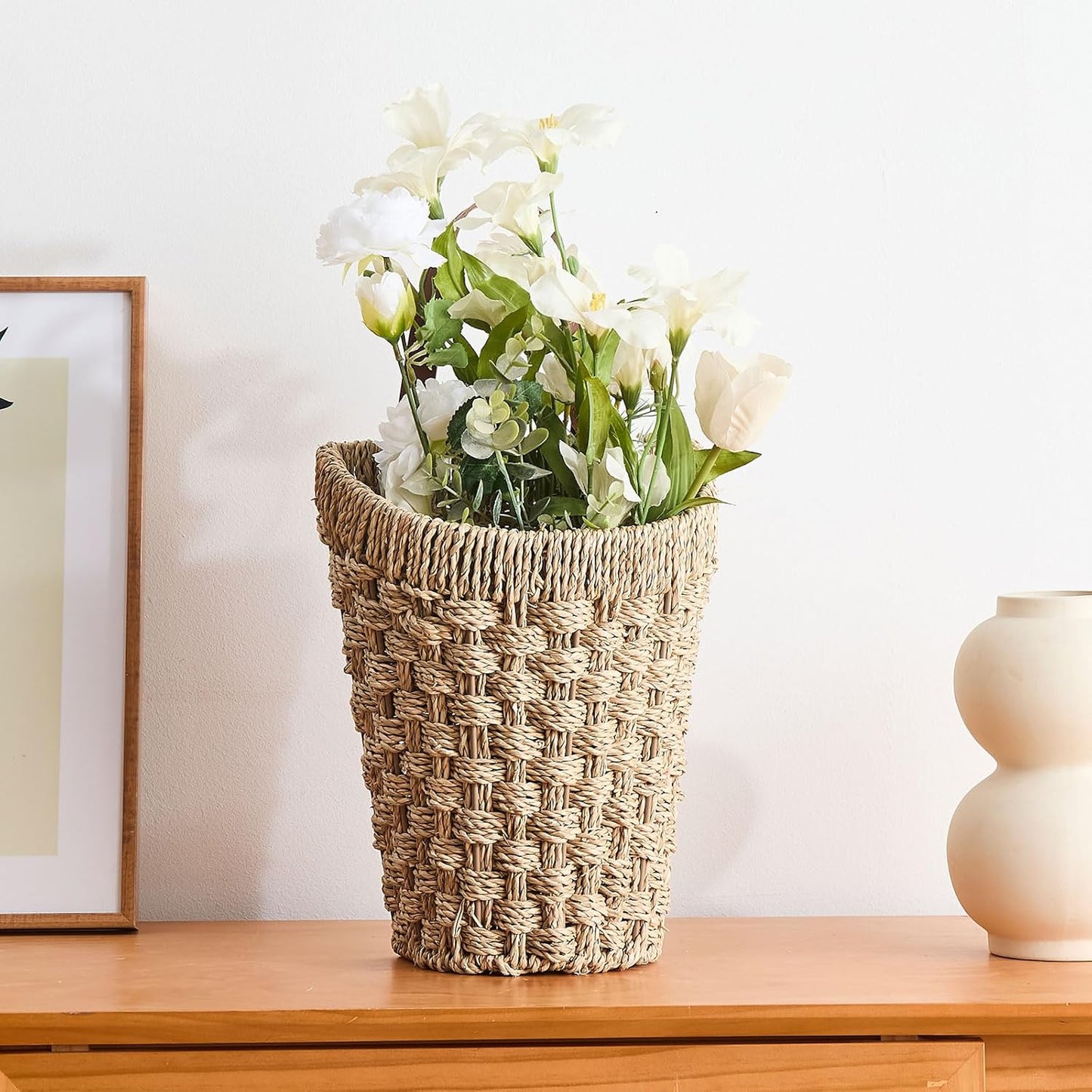Woven Front Door Basket Seagrass Wall Hanging Basket Decorative Boho Mounted Organizer for Dried Flower Plants Storage Basket for Garden, Home, and Farmhouse Décor